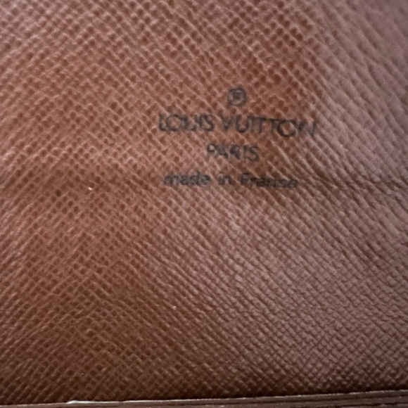 LV Accordion Long Bifold Wallet. - Picture 7 of 14